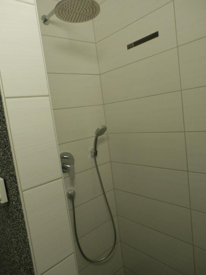 Ferienwohnung Am Seglerhafen พีเนมุนเดอ ภายนอก รูปภาพ